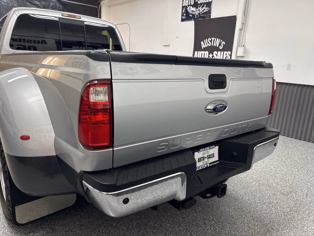 2016 Ford F-350 Super Duty Lariat Crew Cab Image 5