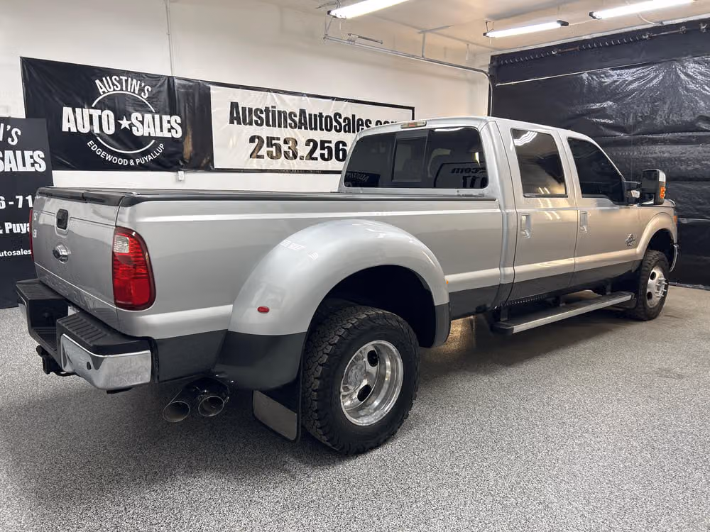 2016 Ford F-350 Super Duty Lariat Crew Cab Image 6