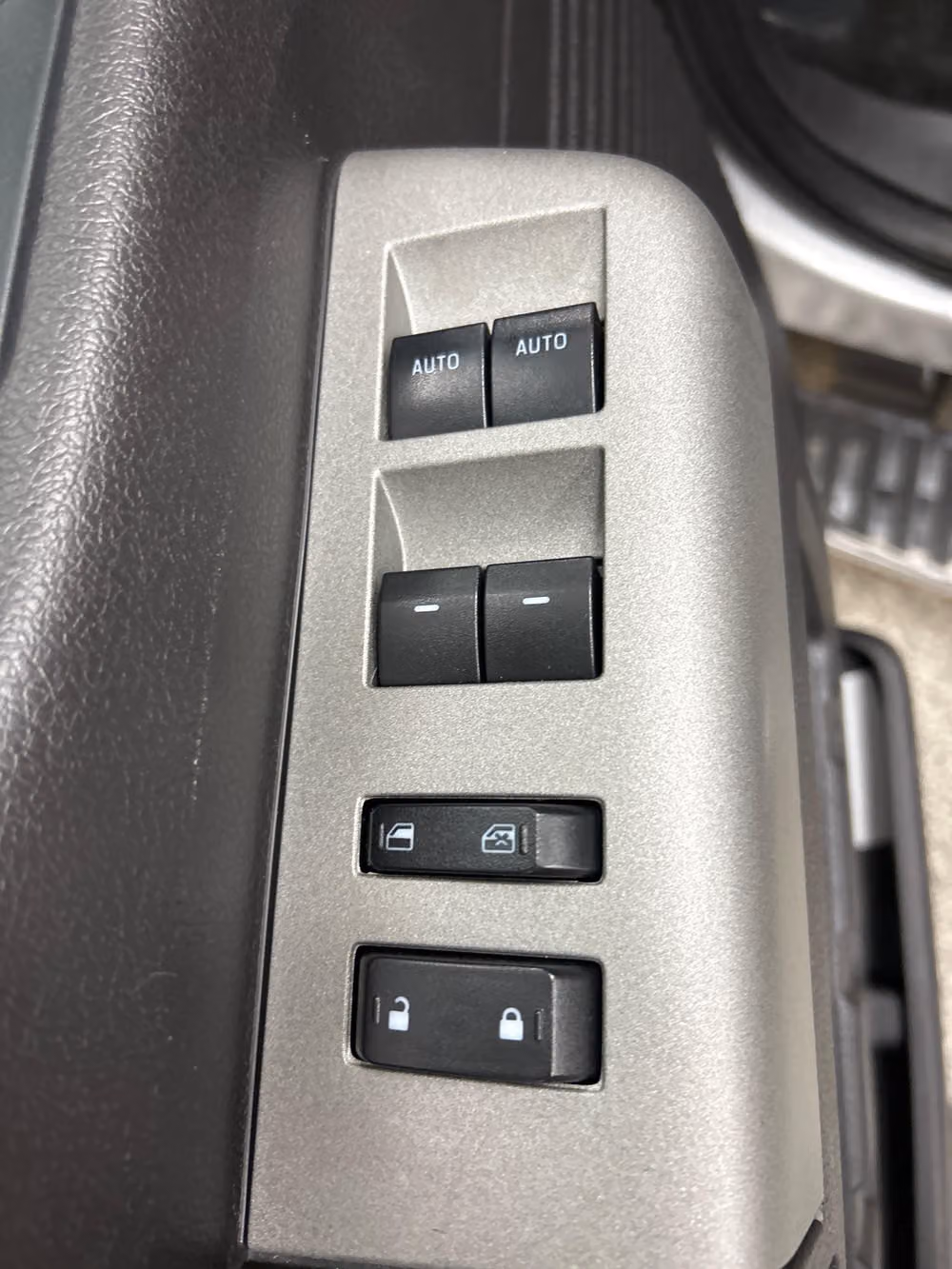 2016 Ford F-350 Super Duty Lariat Crew Cab Image 8