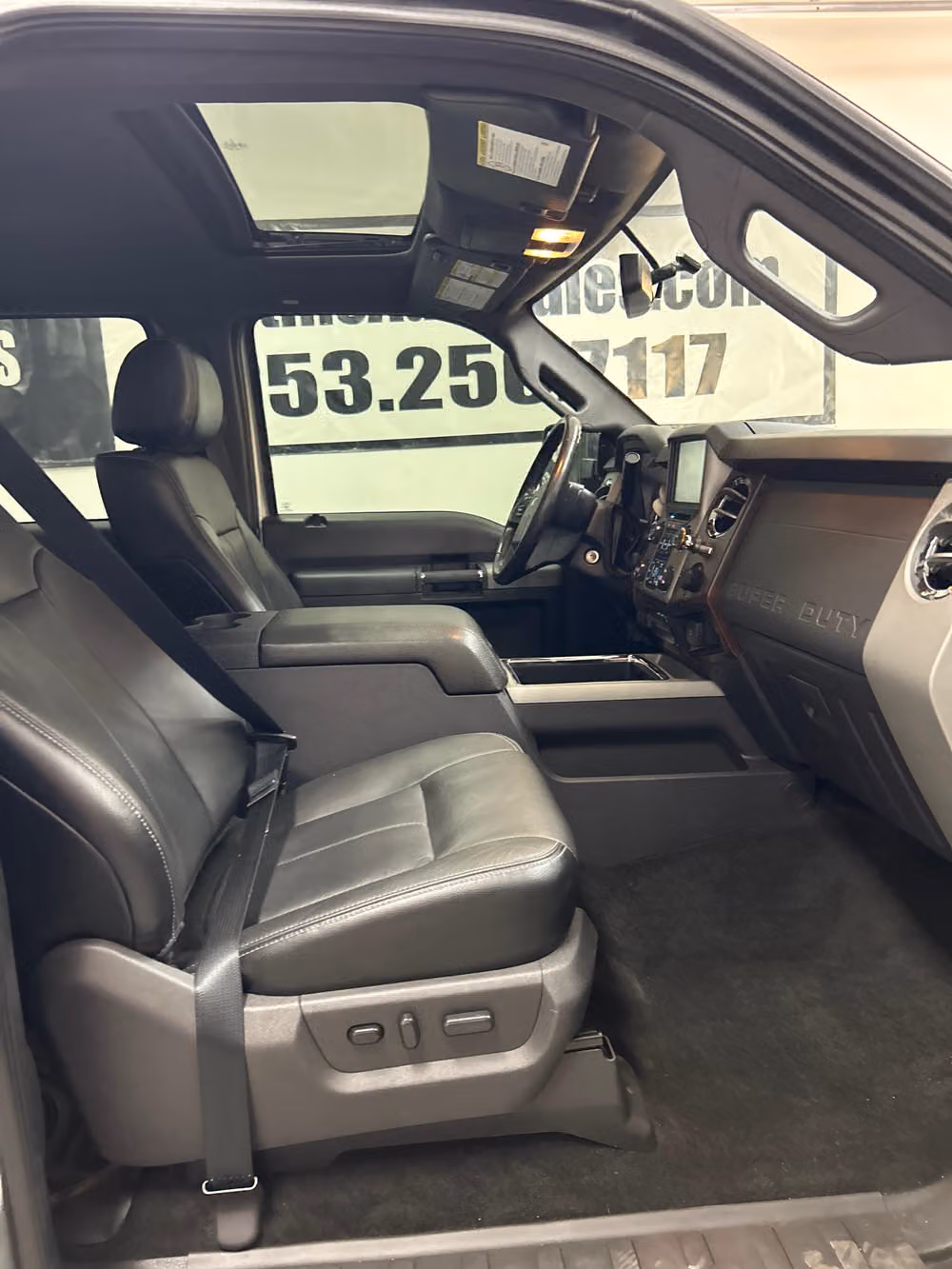 2016 Ford F-350 Super Duty Lariat Crew Cab Image 12