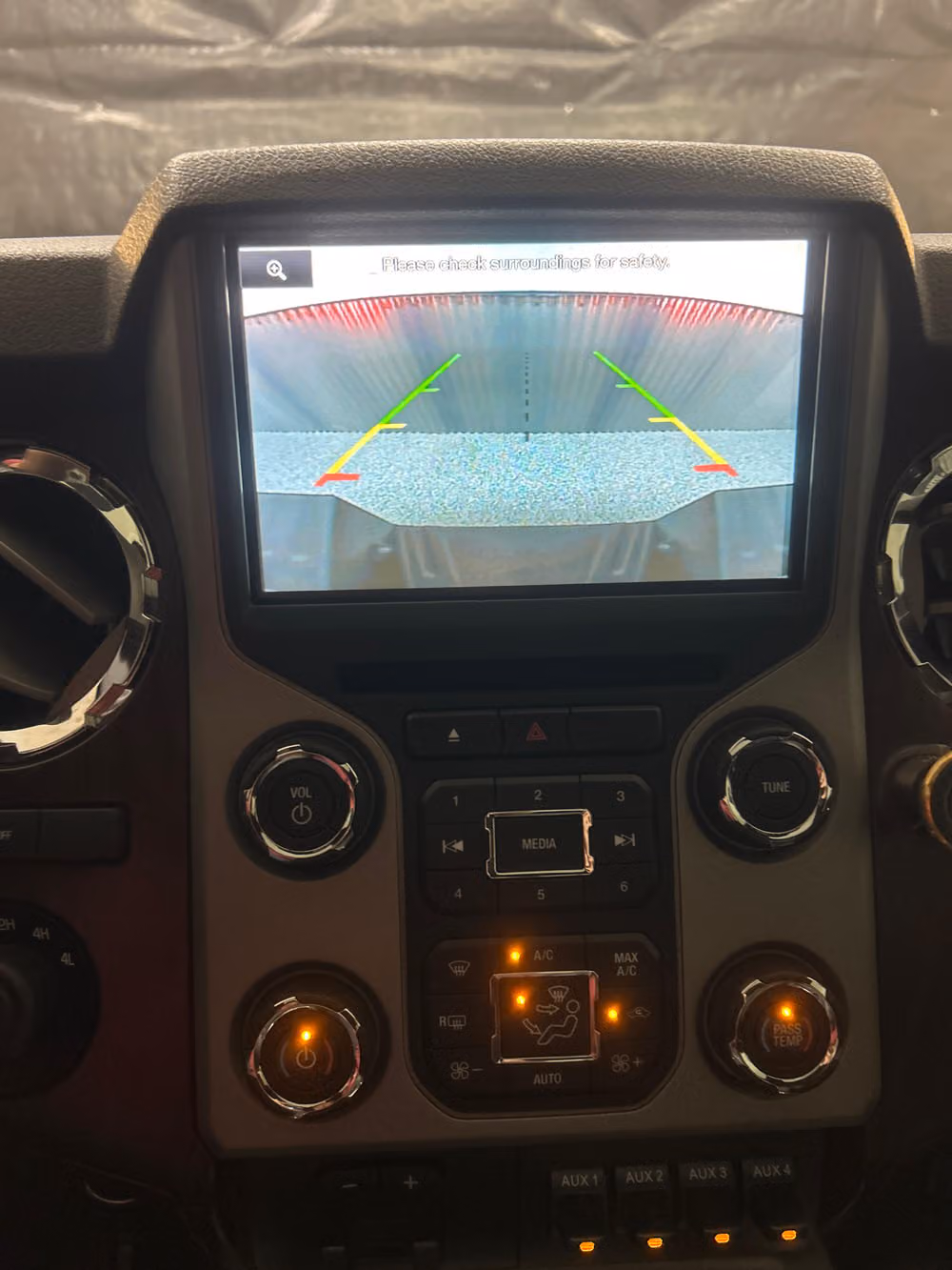 2016 Ford F-350 Super Duty Lariat Crew Cab Image 14