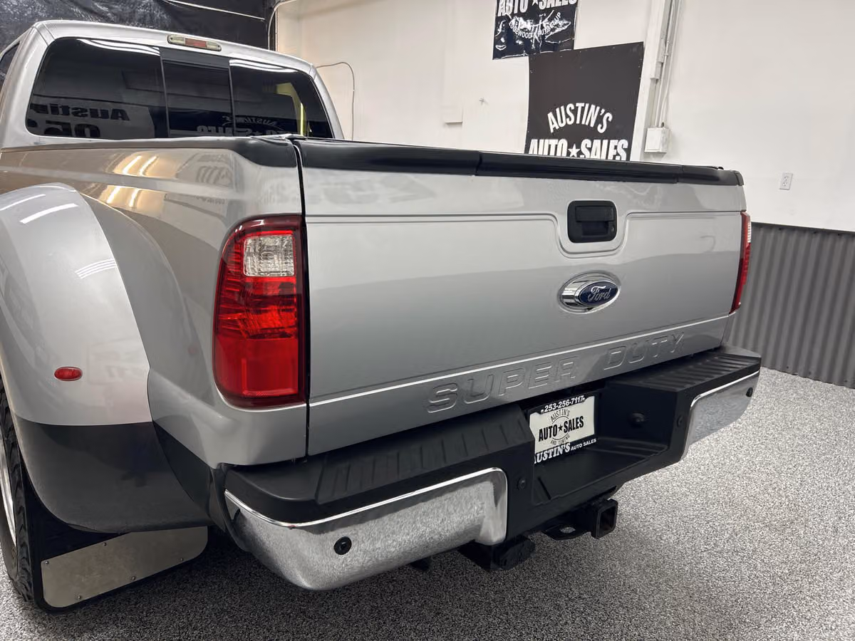 2016 Ford F-350 Super Duty Lariat Crew Cab Image 5