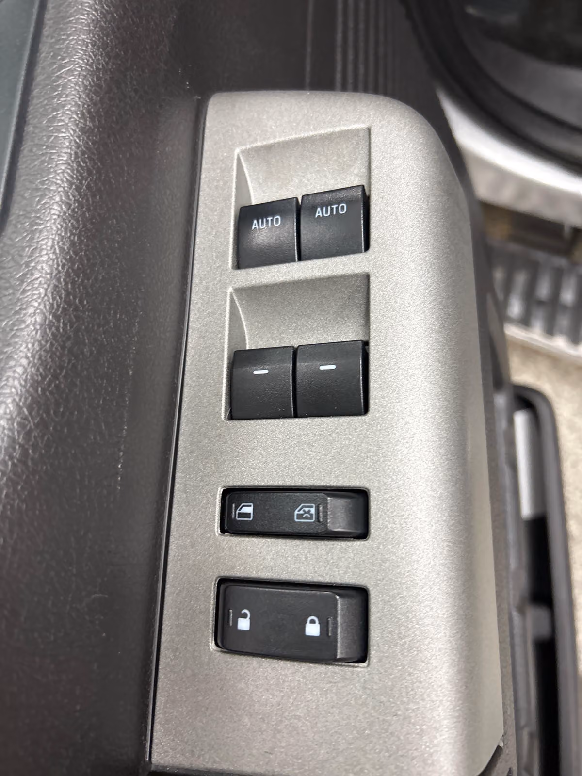 2016 Ford F-350 Super Duty Lariat Crew Cab Image 8