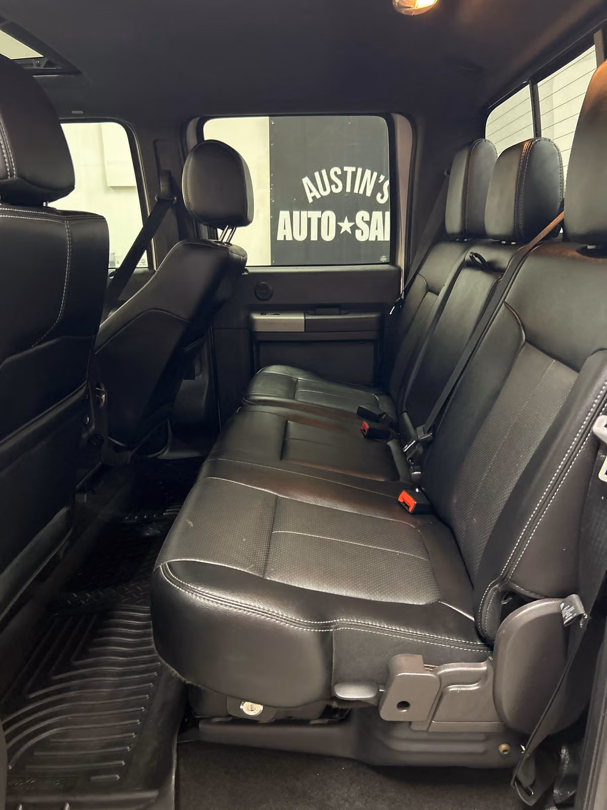 2016 Ford F-350 Super Duty Lariat Crew Cab Image 9