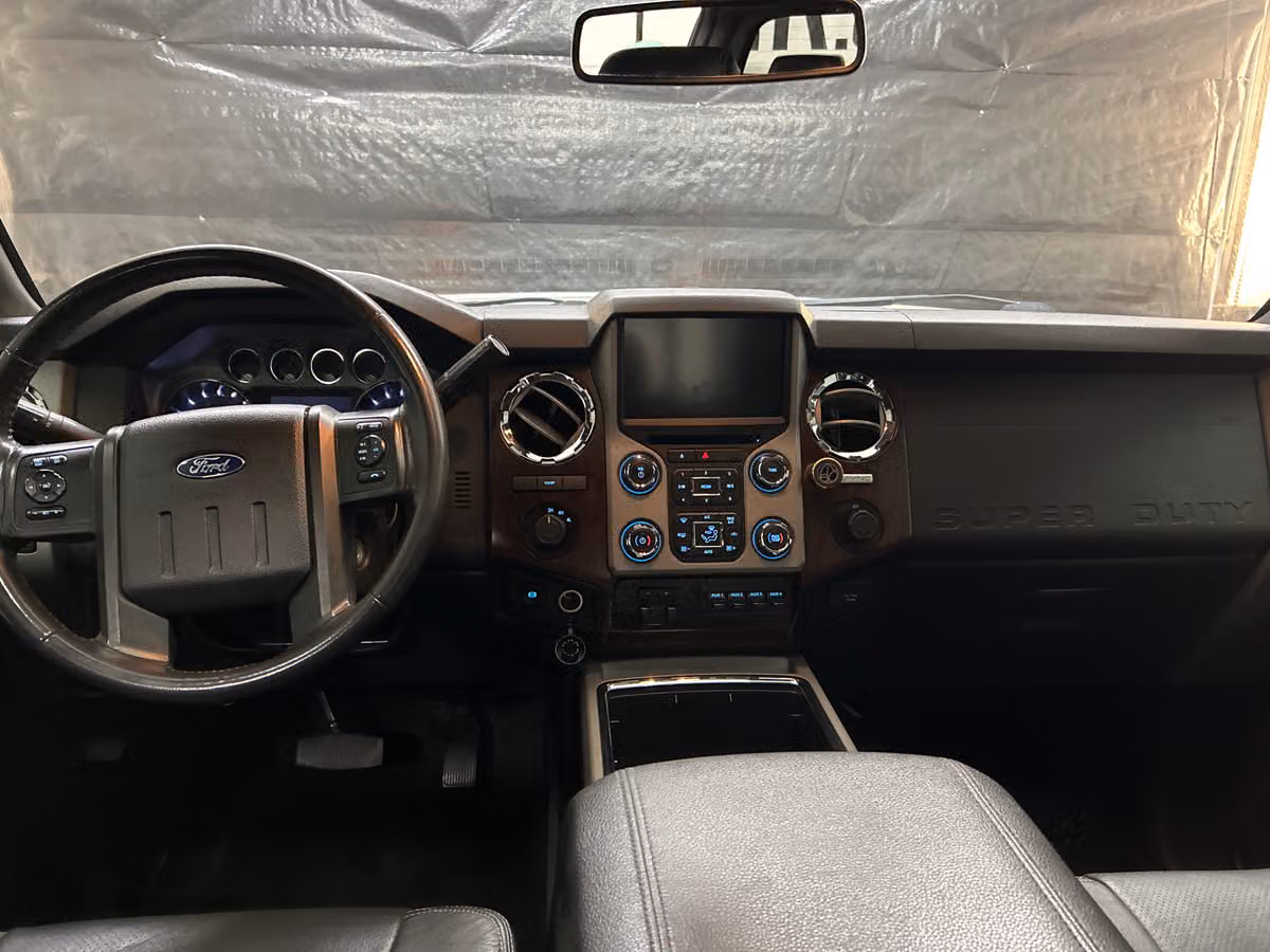 2016 Ford F-350 Super Duty Lariat Crew Cab Image 10