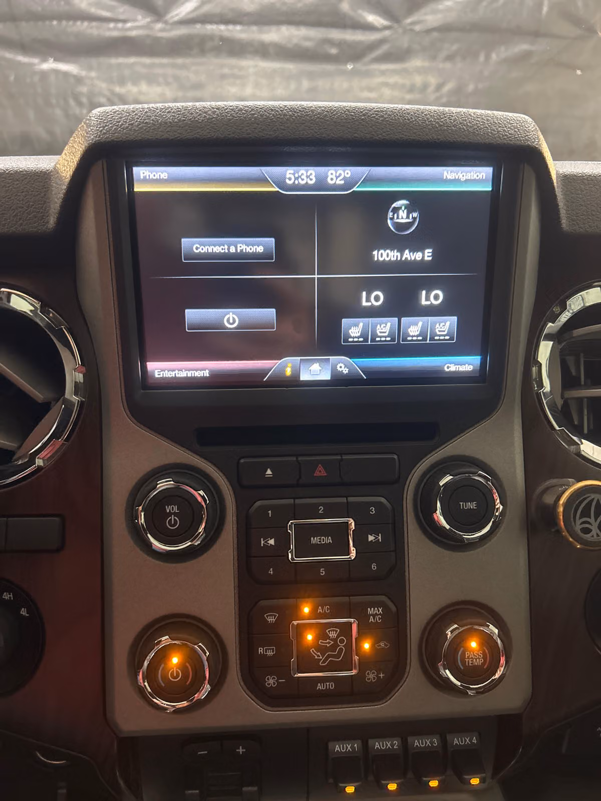 2016 Ford F-350 Super Duty Lariat Crew Cab Image 15