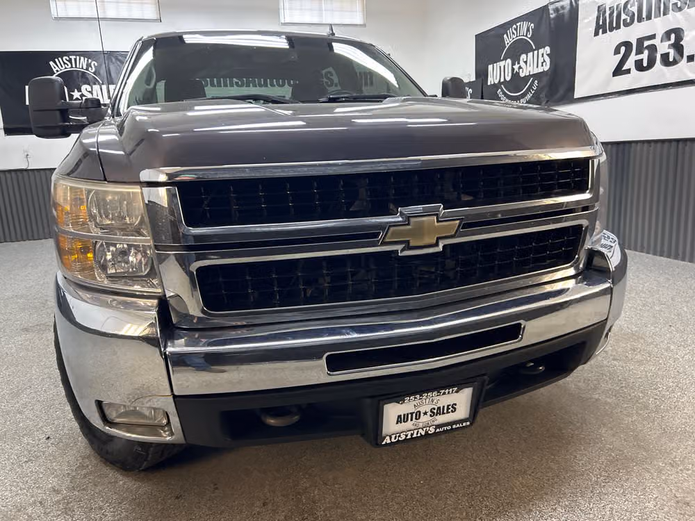 2010 Chevrolet Silverado 2500HD LTZ Crew Cab Image 2