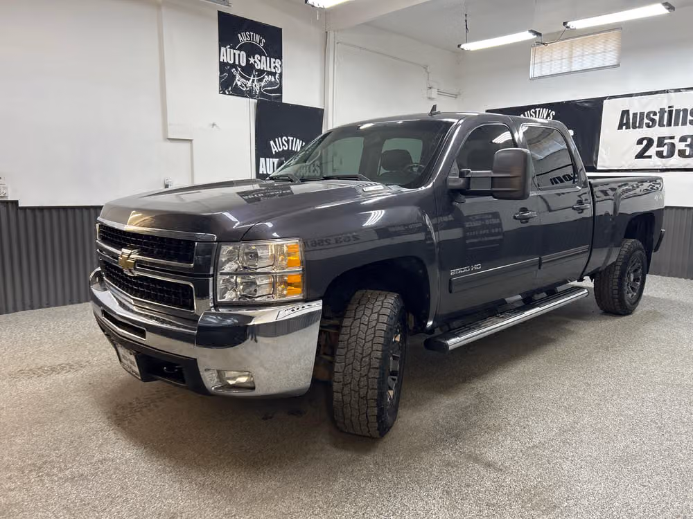 2010 Chevrolet Silverado 2500HD LTZ Crew Cab Image 3