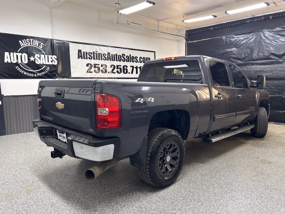 2010 Chevrolet Silverado 2500HD LTZ Crew Cab Image 6