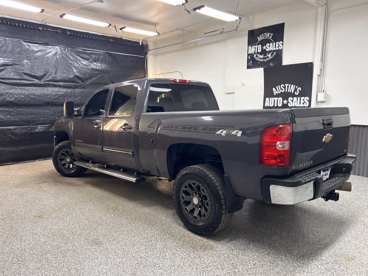 2010 Chevrolet Silverado 2500HD LTZ Crew Cab Image 4