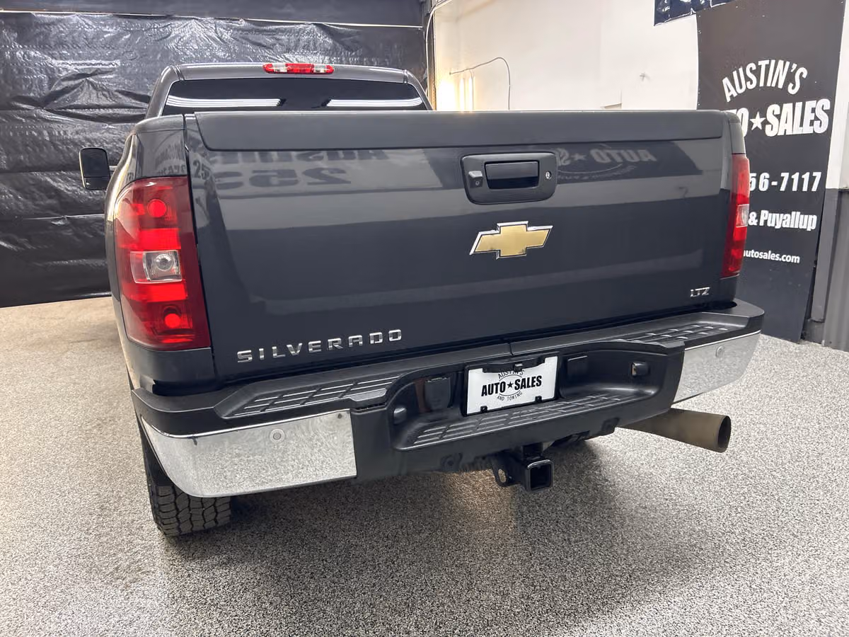2010 Chevrolet Silverado 2500HD LTZ Crew Cab Image 5