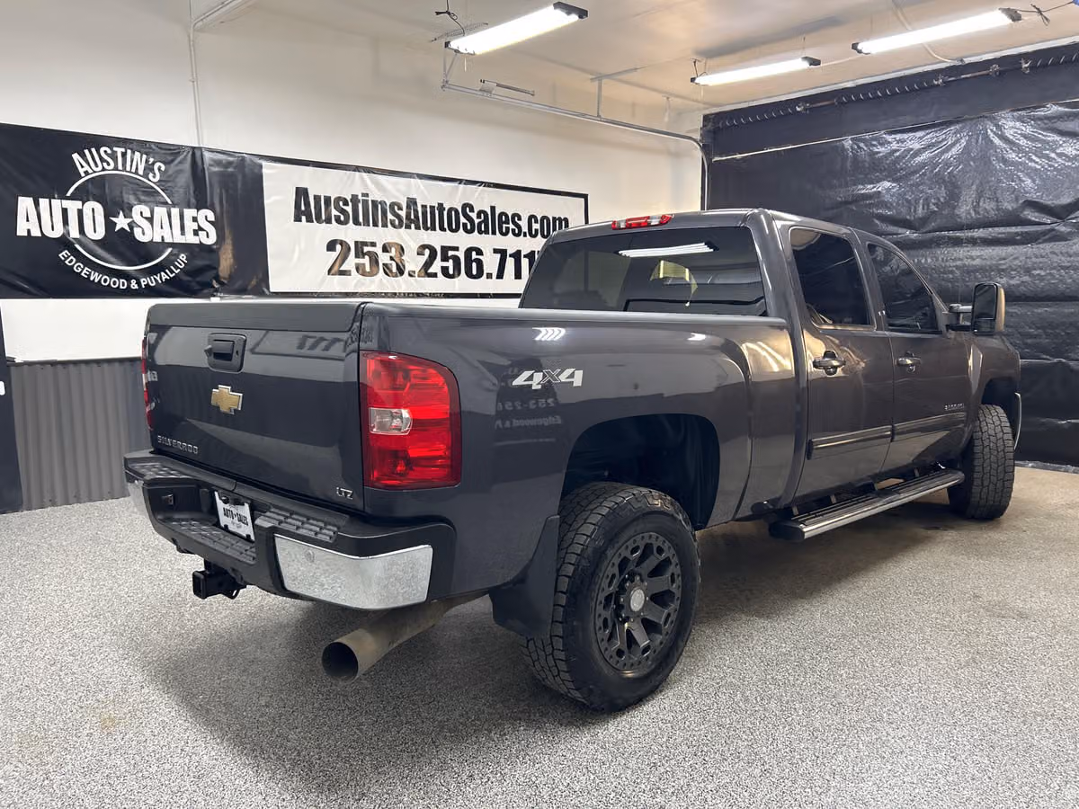 2010 Chevrolet Silverado 2500HD LTZ Crew Cab Image 6