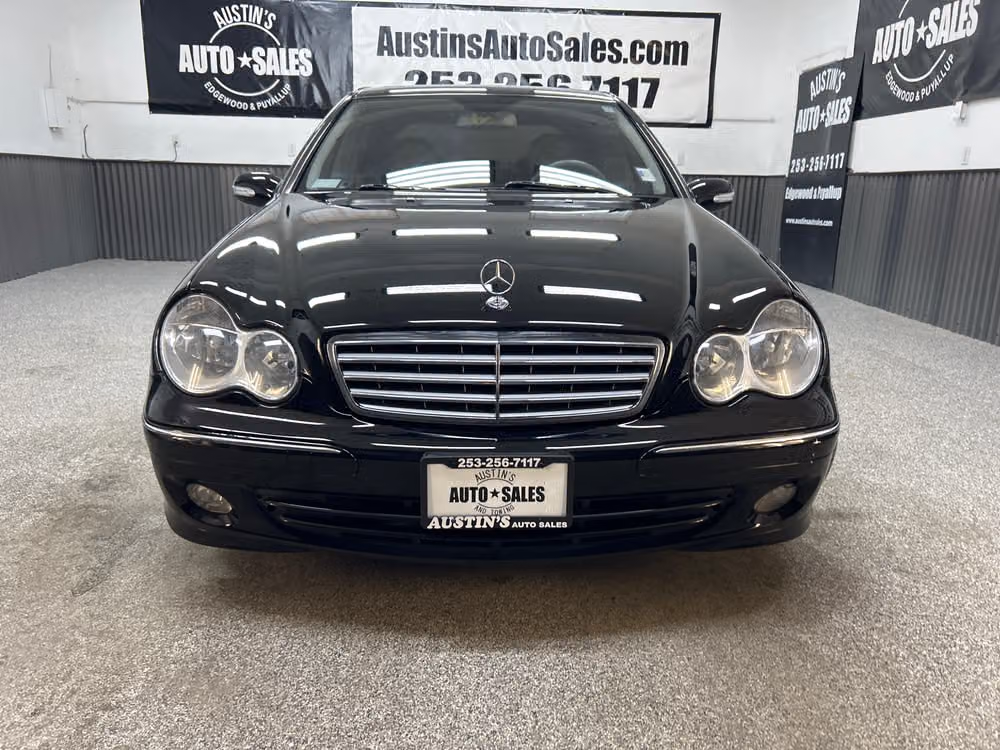 2005 Mercedes-Benz C-Class C 320 Image 2
