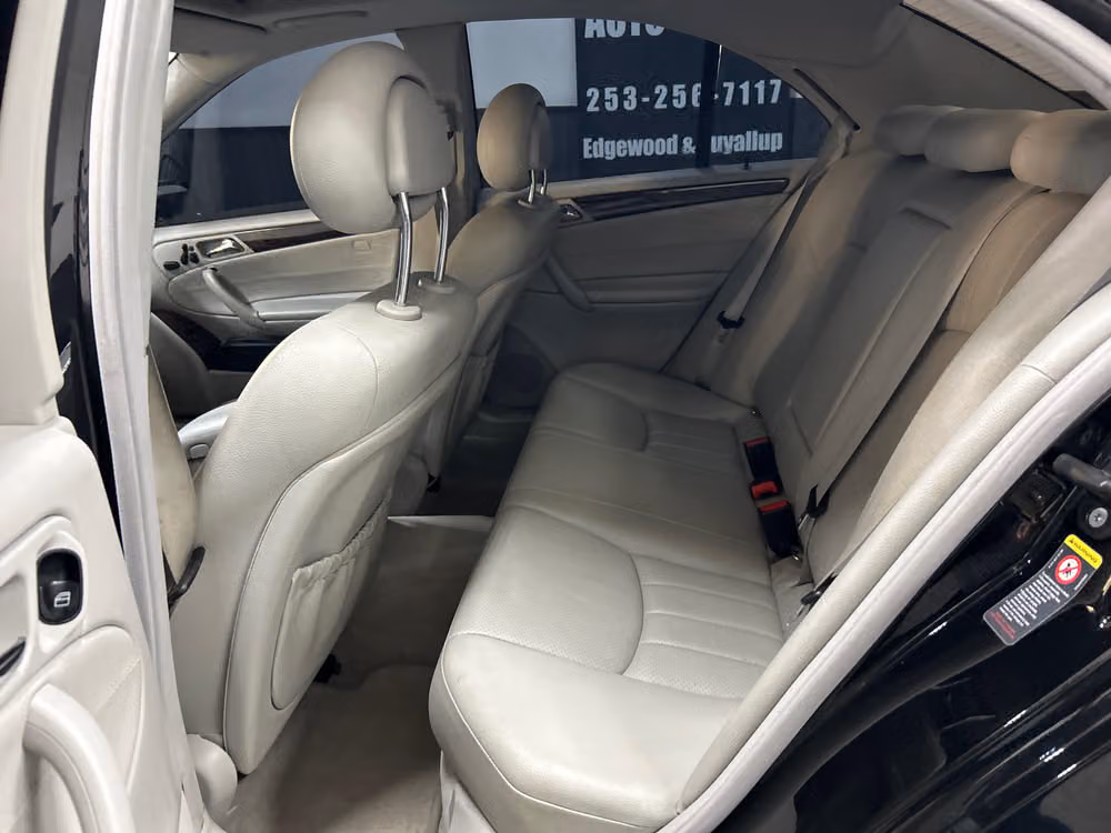 2005 Mercedes-Benz C-Class C 320 Image 10