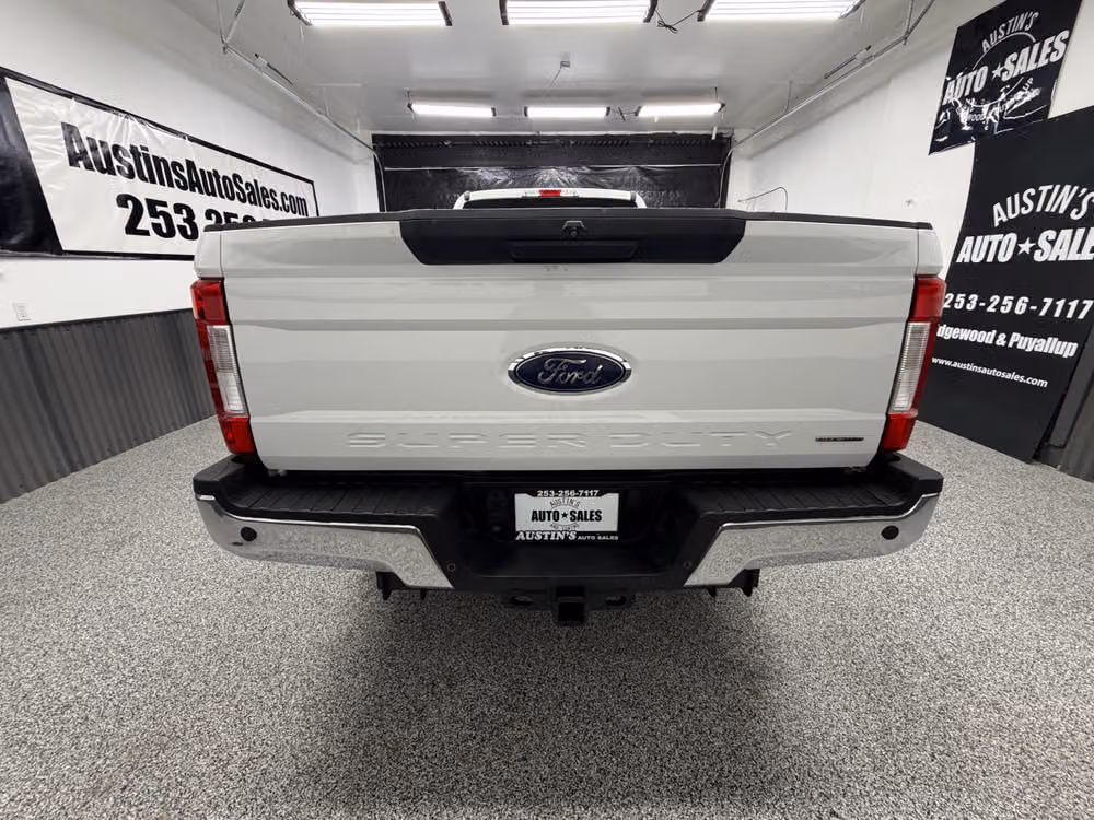 2018 Ford F-350 Super Duty XLT Crew Cab Lower Image 2