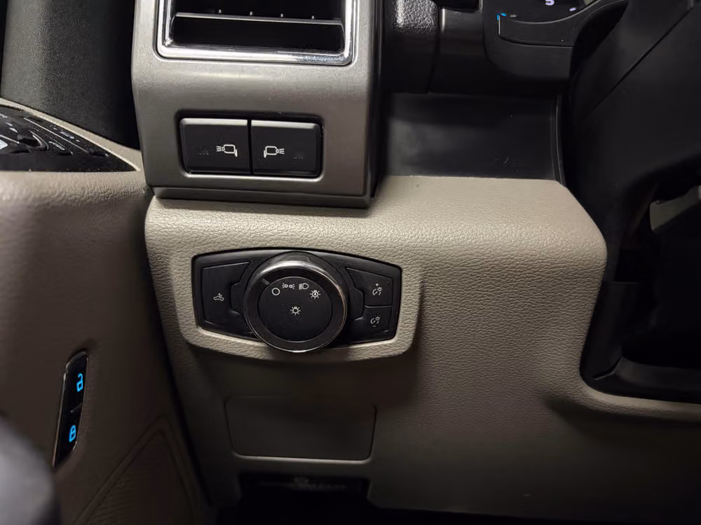 2018 Ford F-350 Super Duty XLT Crew Cab Image 15