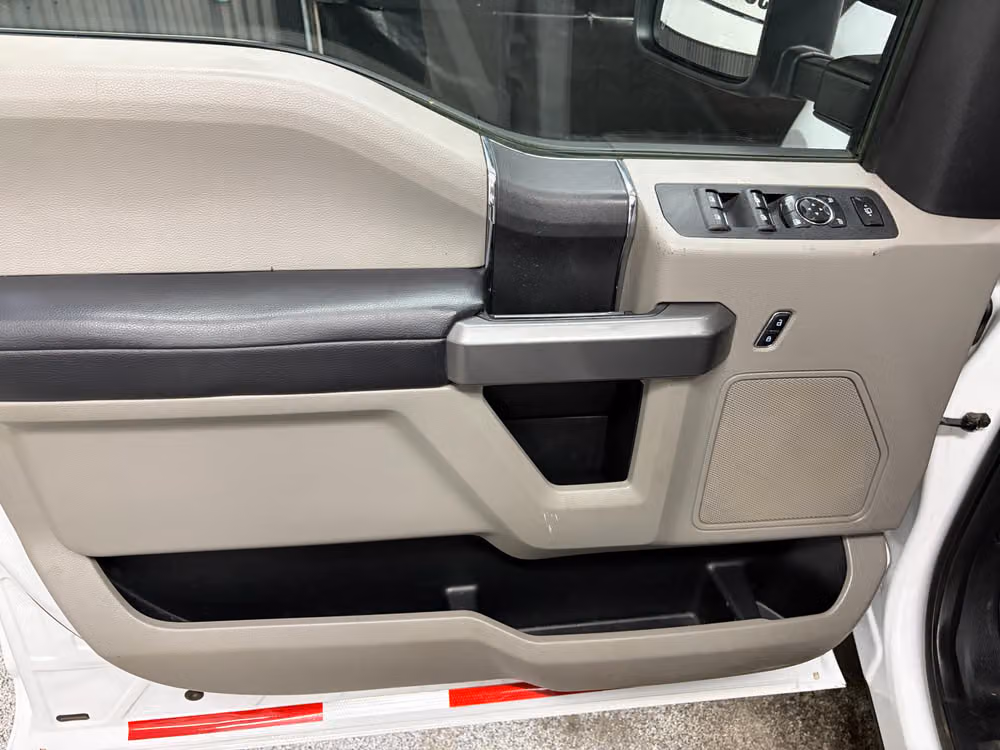 2018 Ford F-350 Super Duty XLT Crew Cab Image 16