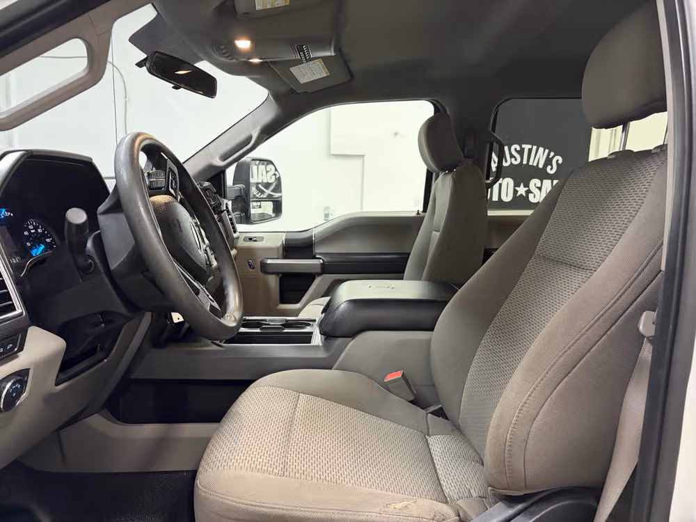 2018 Ford F-350 Super Duty XLT Crew Cab Image 17