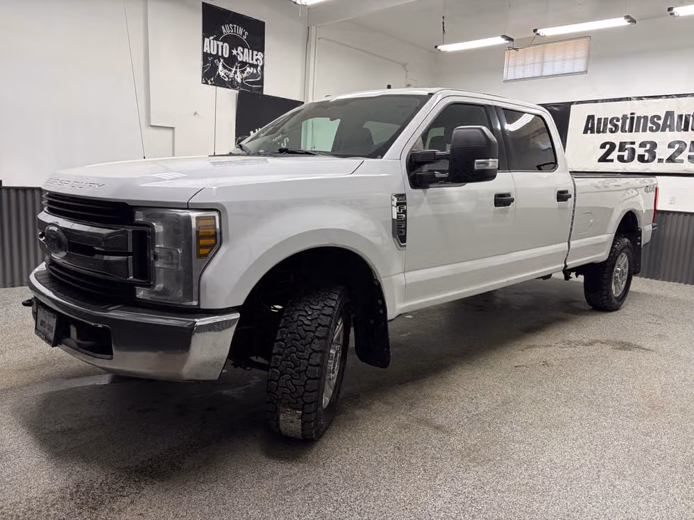 2018 Ford F-350 Super Duty XLT Crew Cab Image 6
