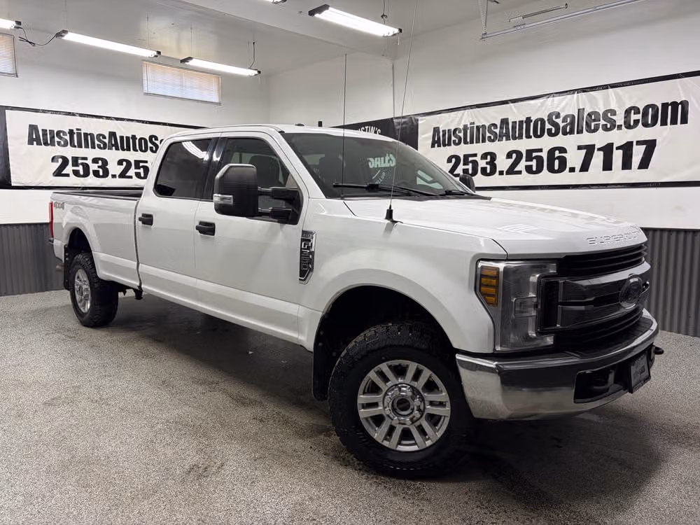 2018 Ford F-350 Super Duty XLT Crew Cab Image 1