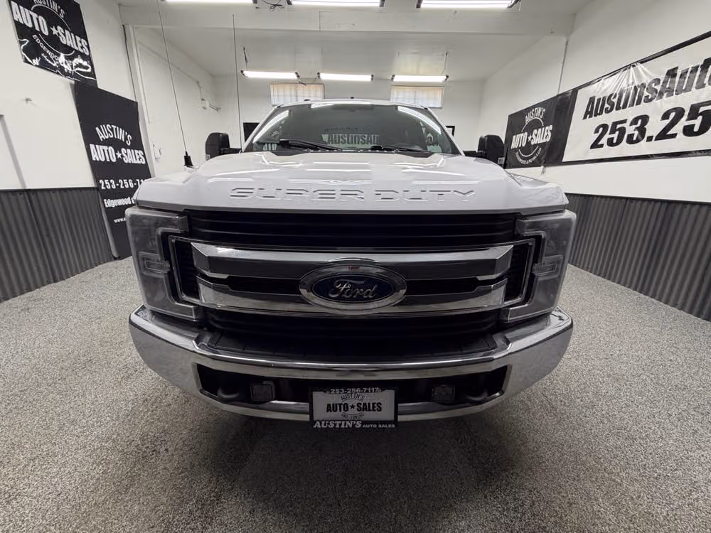 2018 Ford F-350 Super Duty XLT Crew Cab Image 5