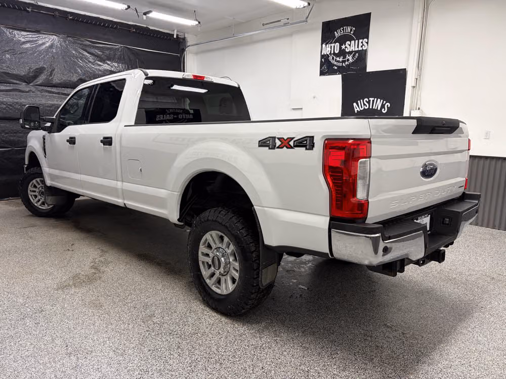 2018 Ford F-350 Super Duty XLT Crew Cab Image 8