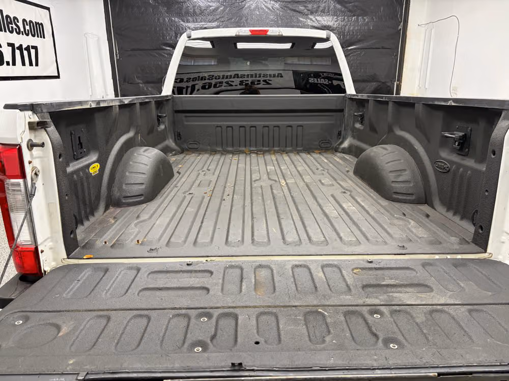 2018 Ford F-350 Super Duty XLT Crew Cab Image 19