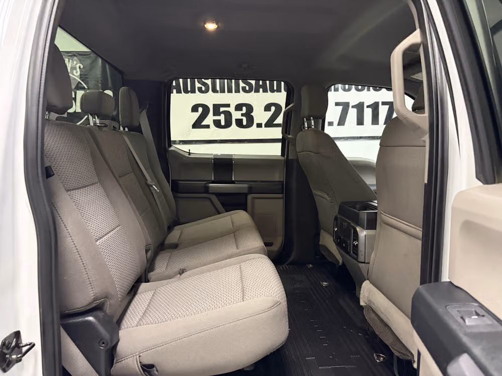 2018 Ford F-350 Super Duty XLT Crew Cab Image 20