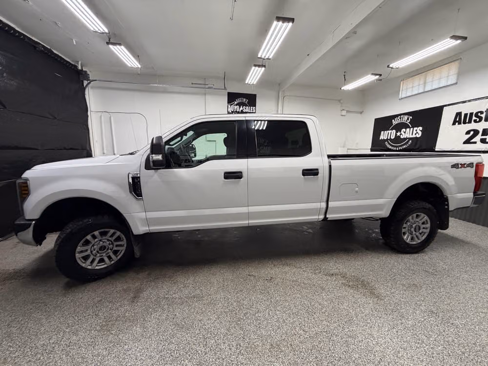 2018 Ford F-350 Super Duty XLT Crew Cab Image 7