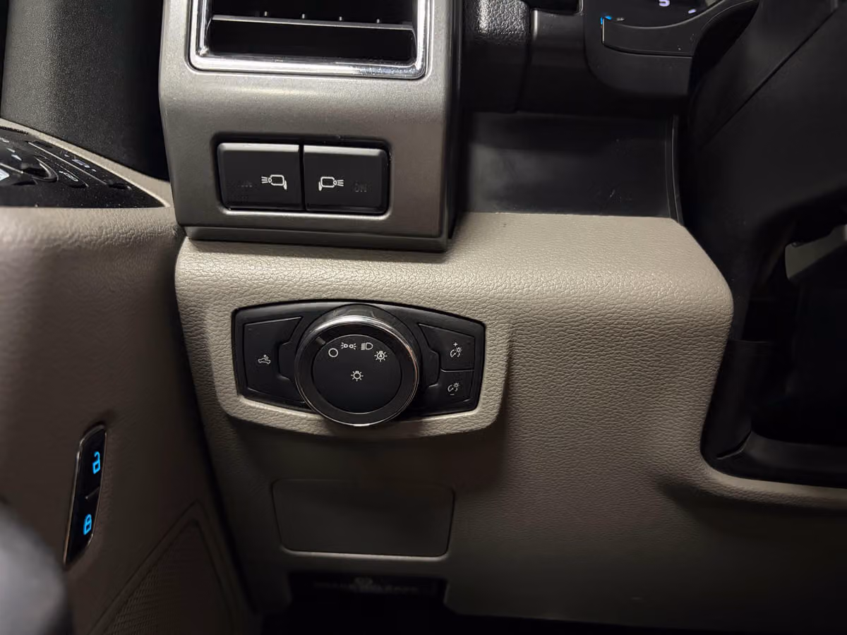 2018 Ford F-350 Super Duty XLT Crew Cab Image 15