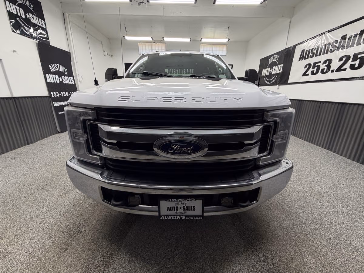 2018 Ford F-350 Super Duty XLT Crew Cab Image 5