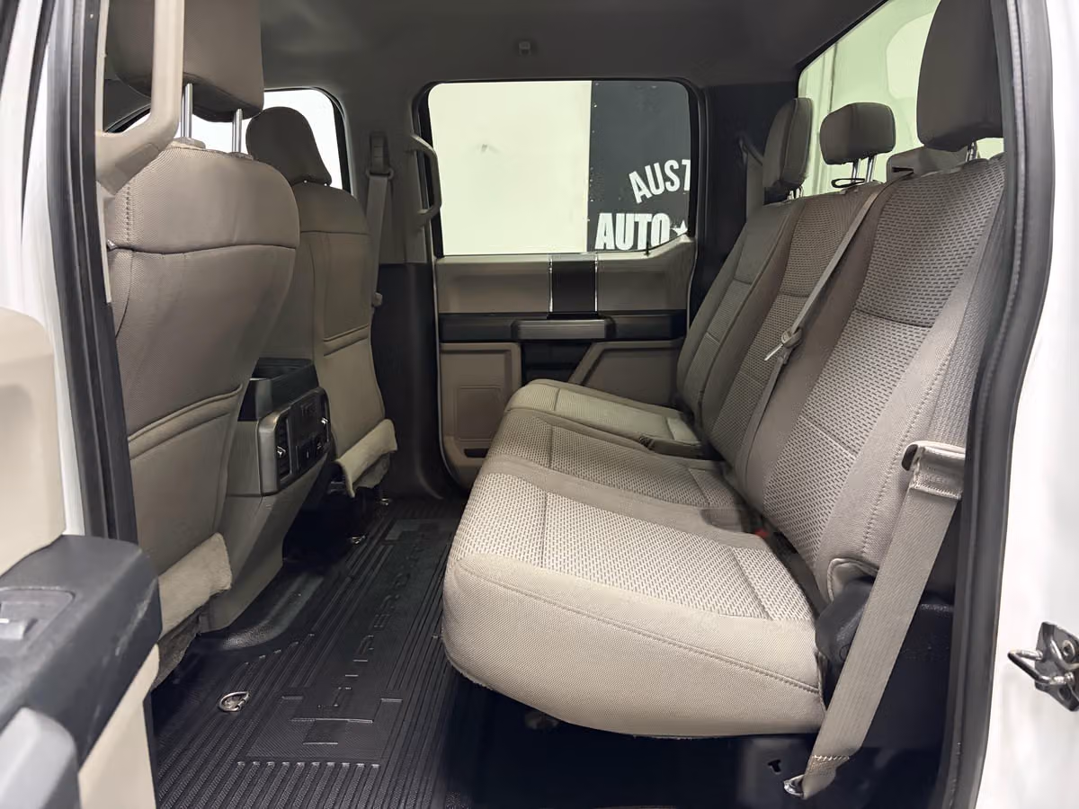 2018 Ford F-350 Super Duty XLT Crew Cab Image 18