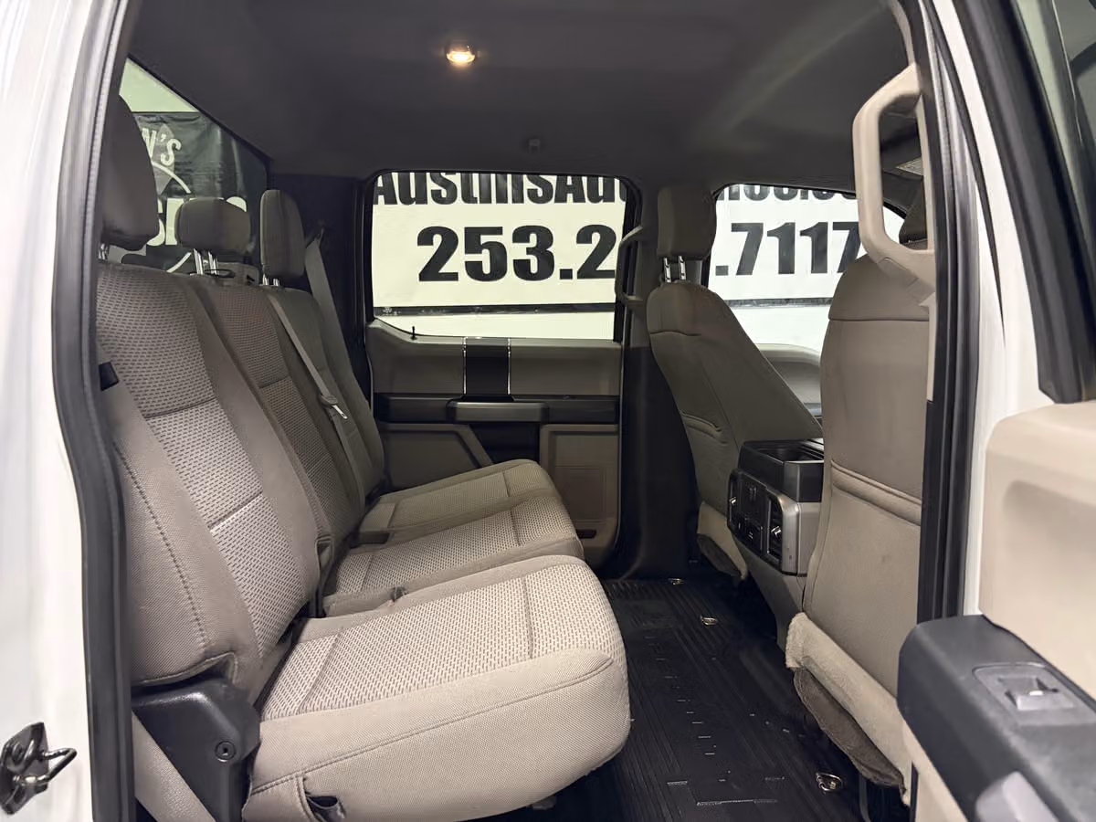 2018 Ford F-350 Super Duty XLT Crew Cab Image 20