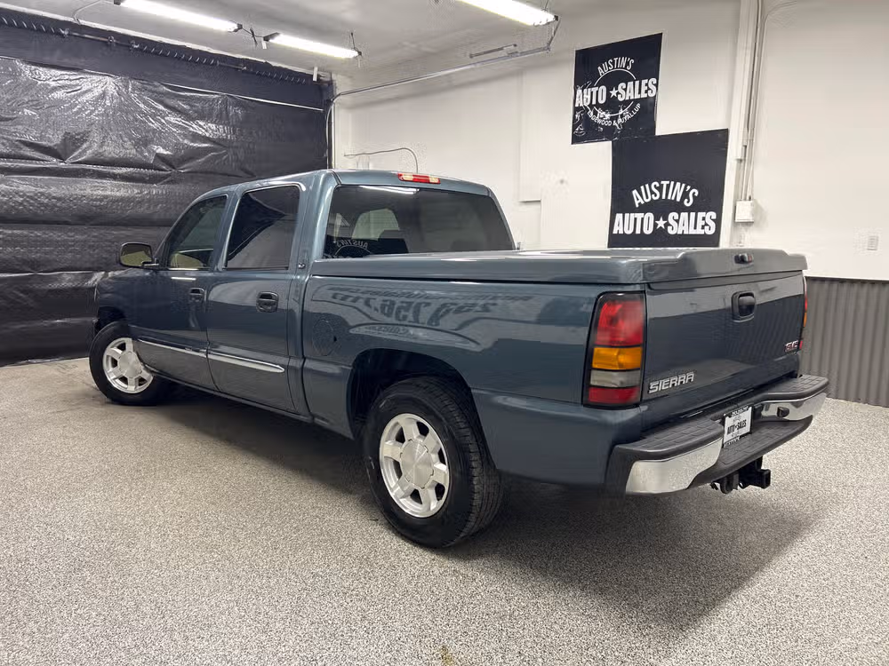 2006 GMC Sierra 1500 SLT Crew Cab Lower Image 2