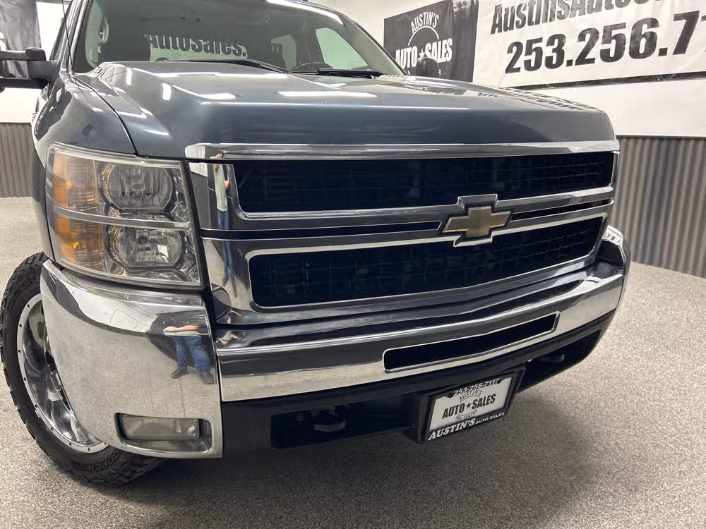 2008 Chevrolet Silverado 2500HD LT1 Crew Cab Image 2