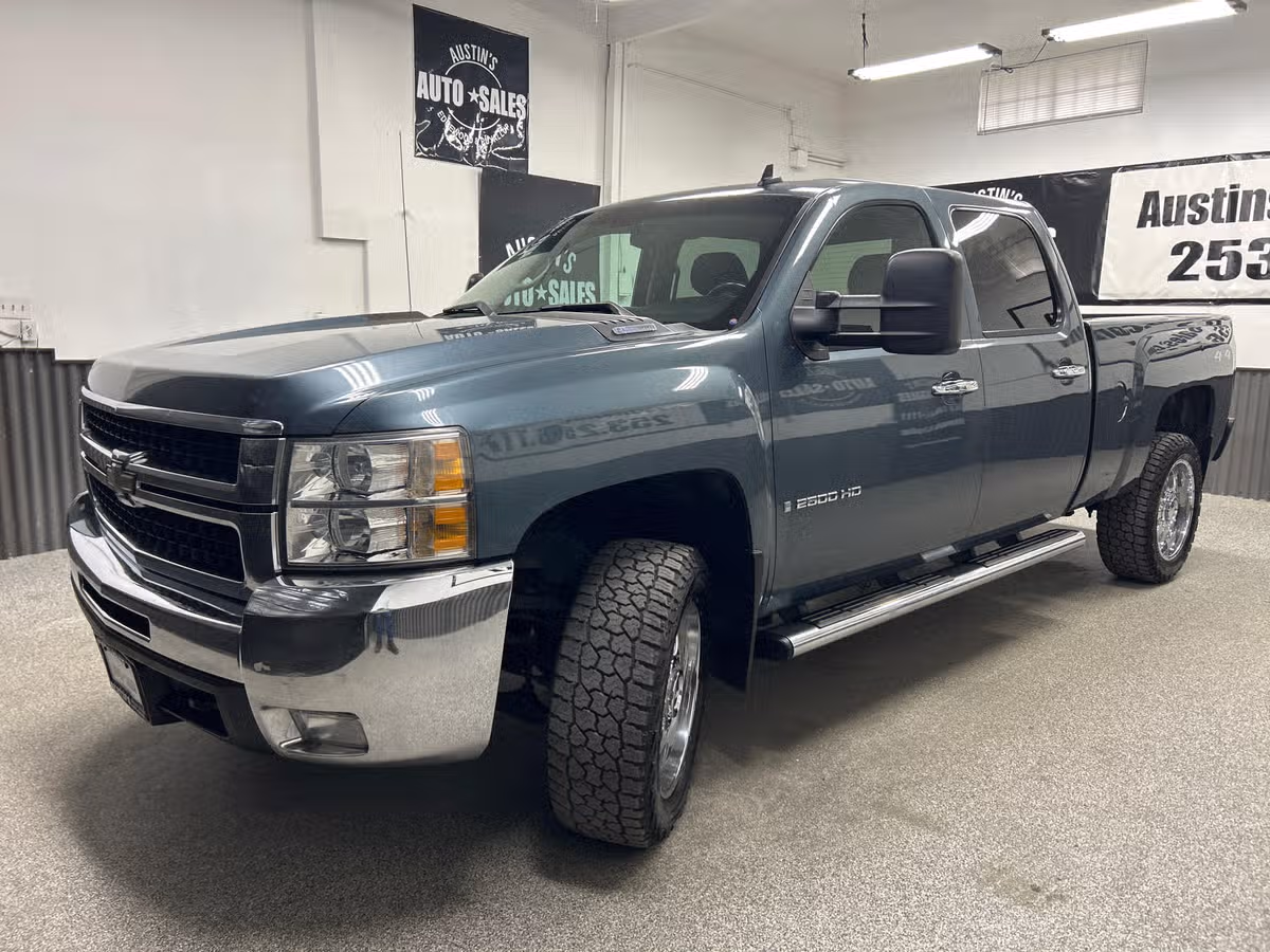 2008 Chevrolet Silverado 2500HD LT1 Crew Cab Image 3