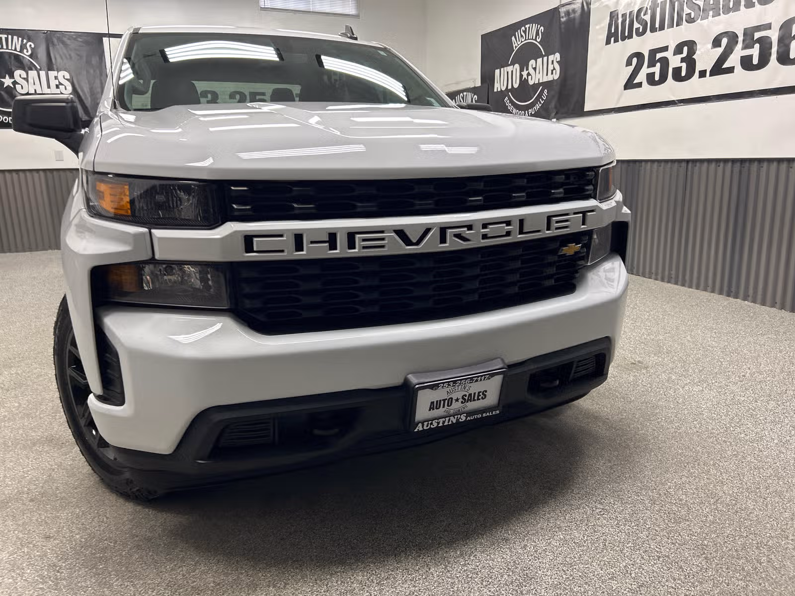 2020 Chevrolet Silverado 1500 Custom Crew Cab Upper Image 2