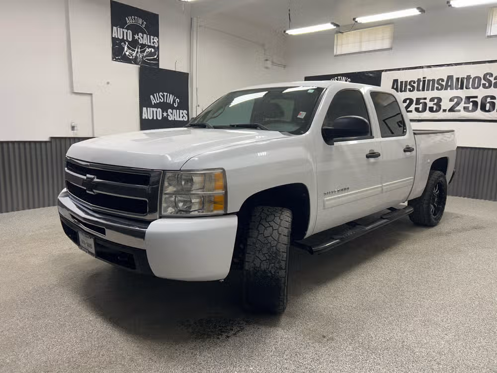 2011 Chevrolet Silverado 1500 LT Crew Cab Lower Image 1