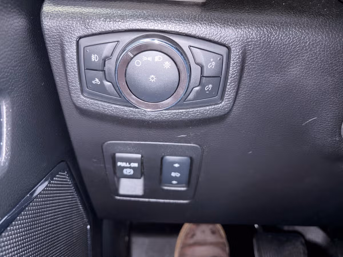 2018 Ford F-150 Lariat SuperCrew Image 16