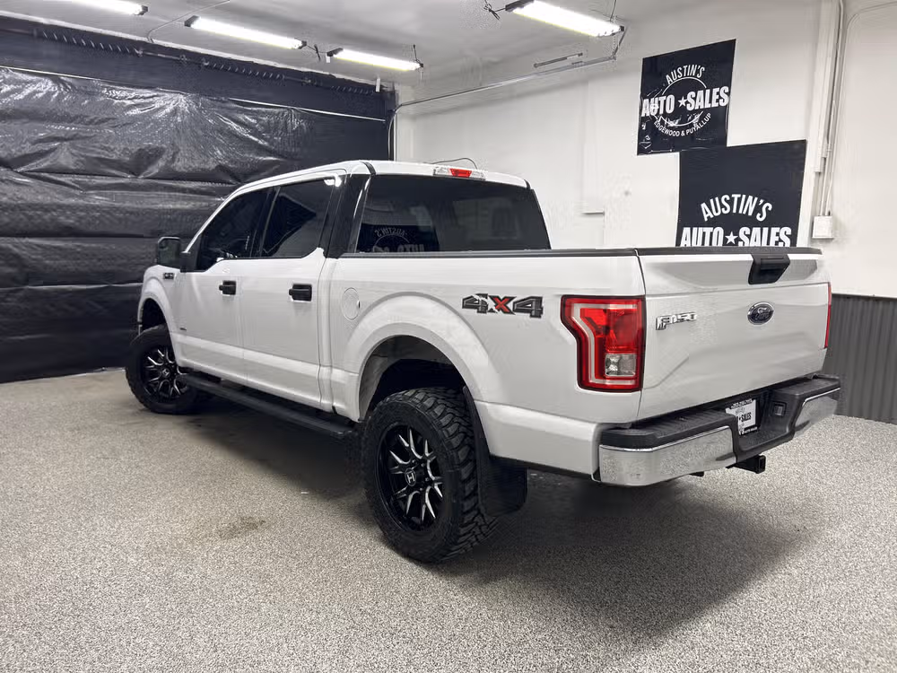2016 Ford F-150 XLT SuperCrew Lower Image 2