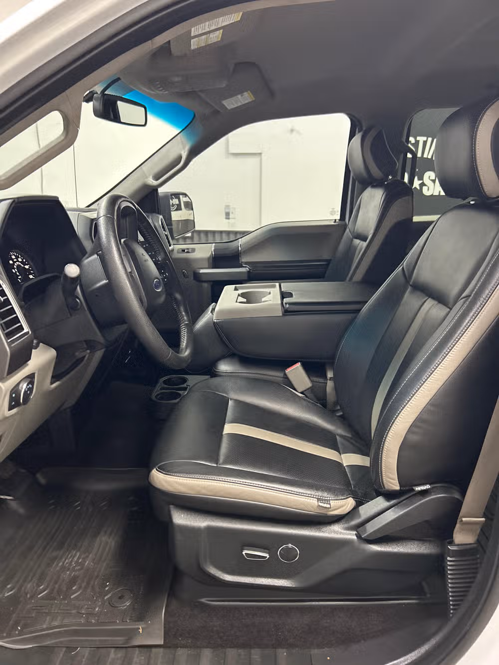 2016 Ford F-150 XLT SuperCrew Image 8