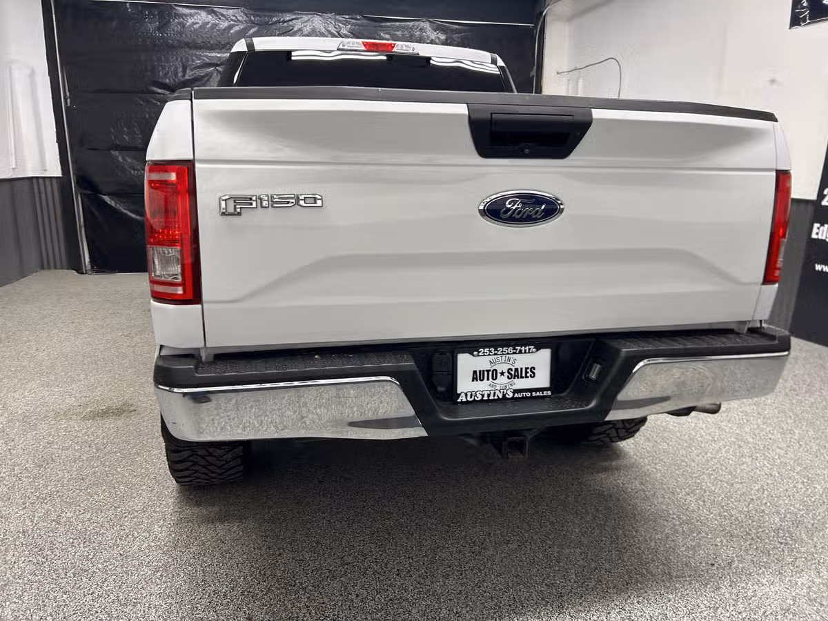 2016 Ford F-150 XLT SuperCrew Image 5