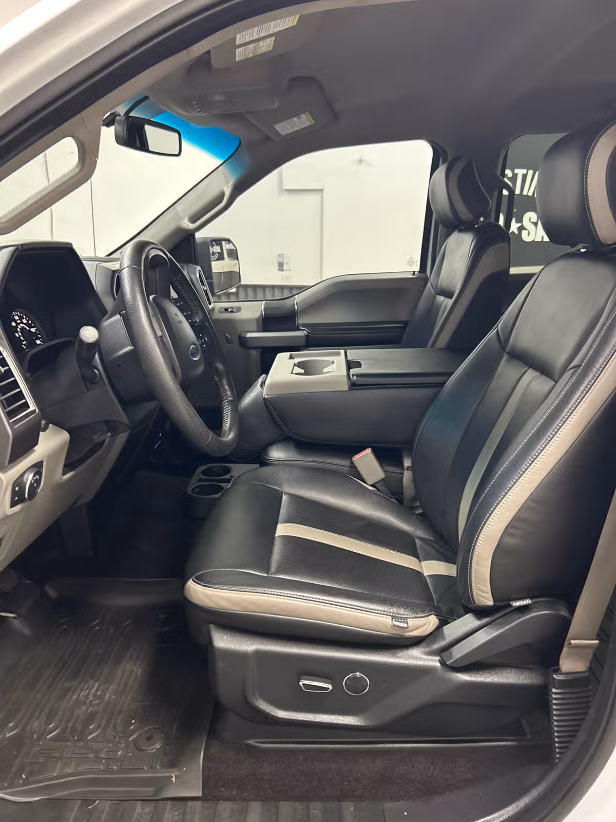 2016 Ford F-150 XLT SuperCrew Image 8