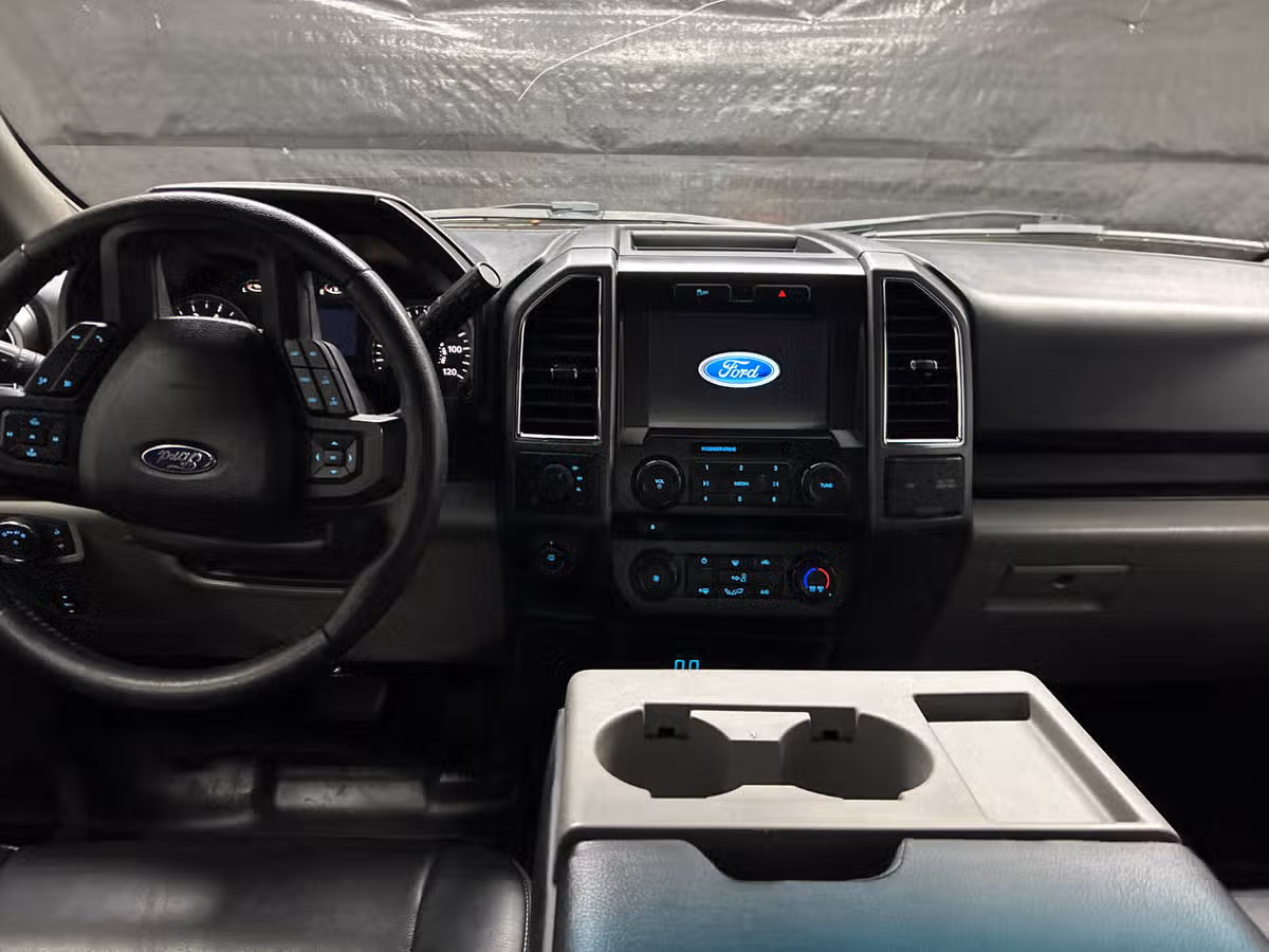 2016 Ford F-150 XLT SuperCrew Image 11