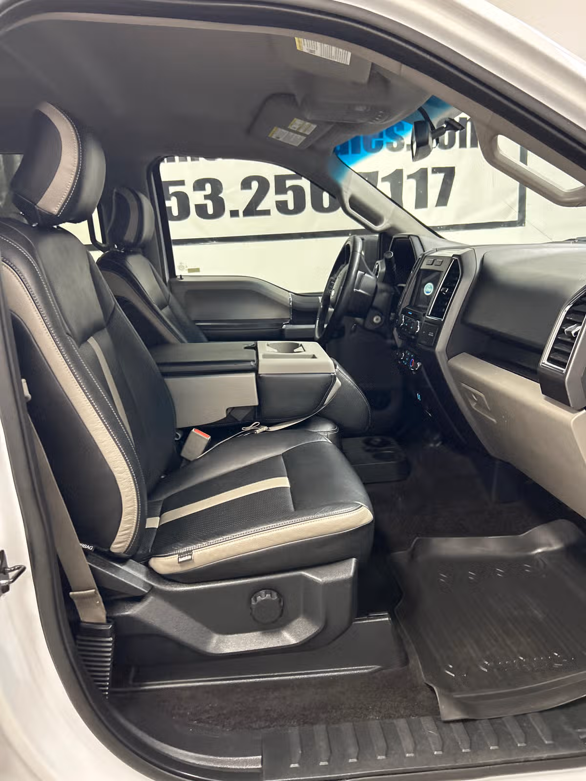 2016 Ford F-150 XLT SuperCrew Image 13