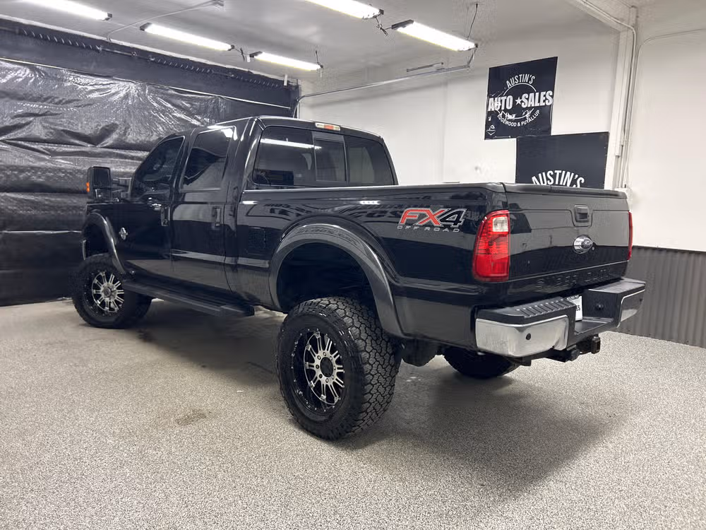 2015 Ford F-350 Super Duty Lariat Crew Cab Lower Image 2