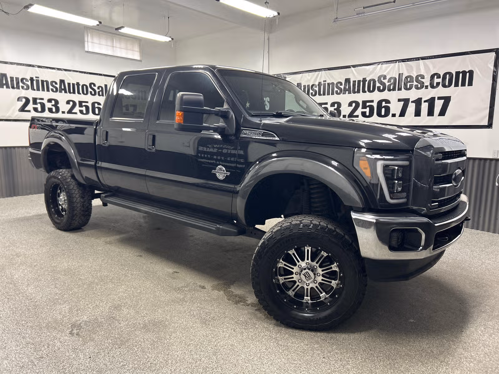 2015 Ford F-350 Super Duty Lariat Crew Cab Upper Image 1