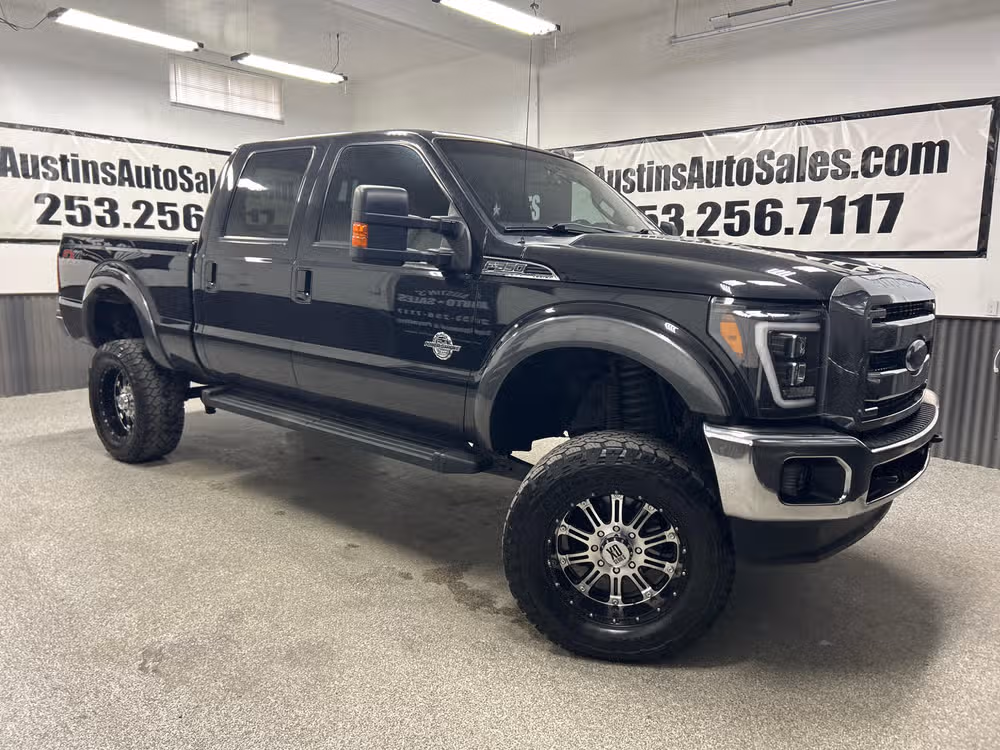 12217 - 2015 Ford F-350 Super Duty Lariat Crew Cab