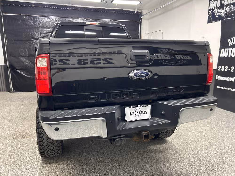 2015 Ford F-350 Super Duty Lariat Crew Cab Image 5
