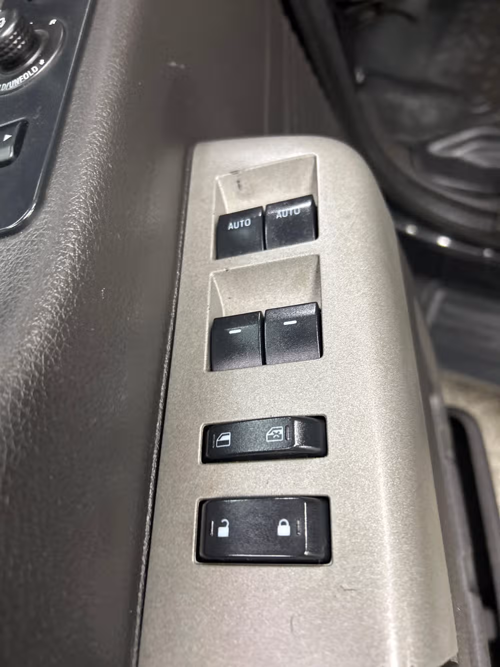2015 Ford F-350 Super Duty Lariat Crew Cab Image 9